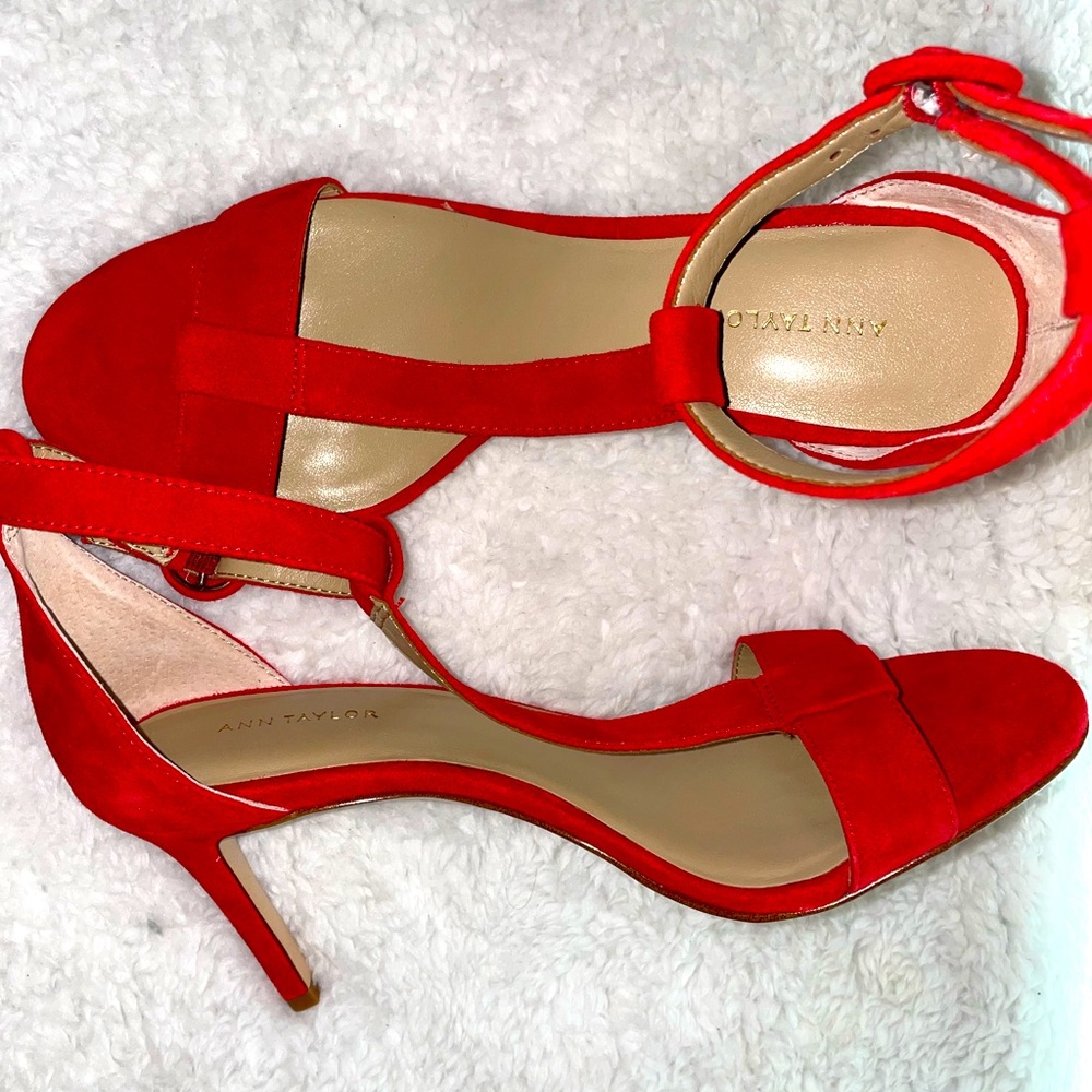 Ann Taylor Shoes Demi Suede Sandal SZ 6.5 in ravishing red